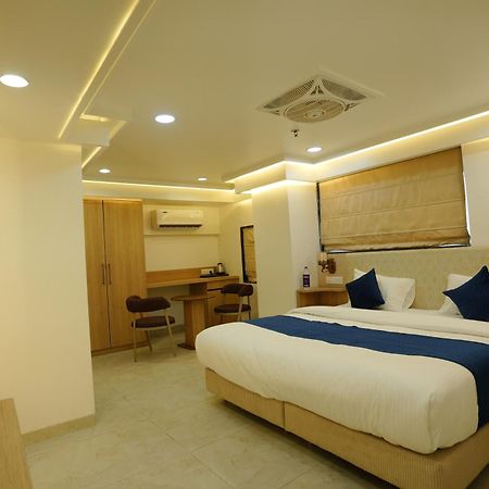 Hotel 6 Seasons, Koregoan Park, プネ エクステリア 写真