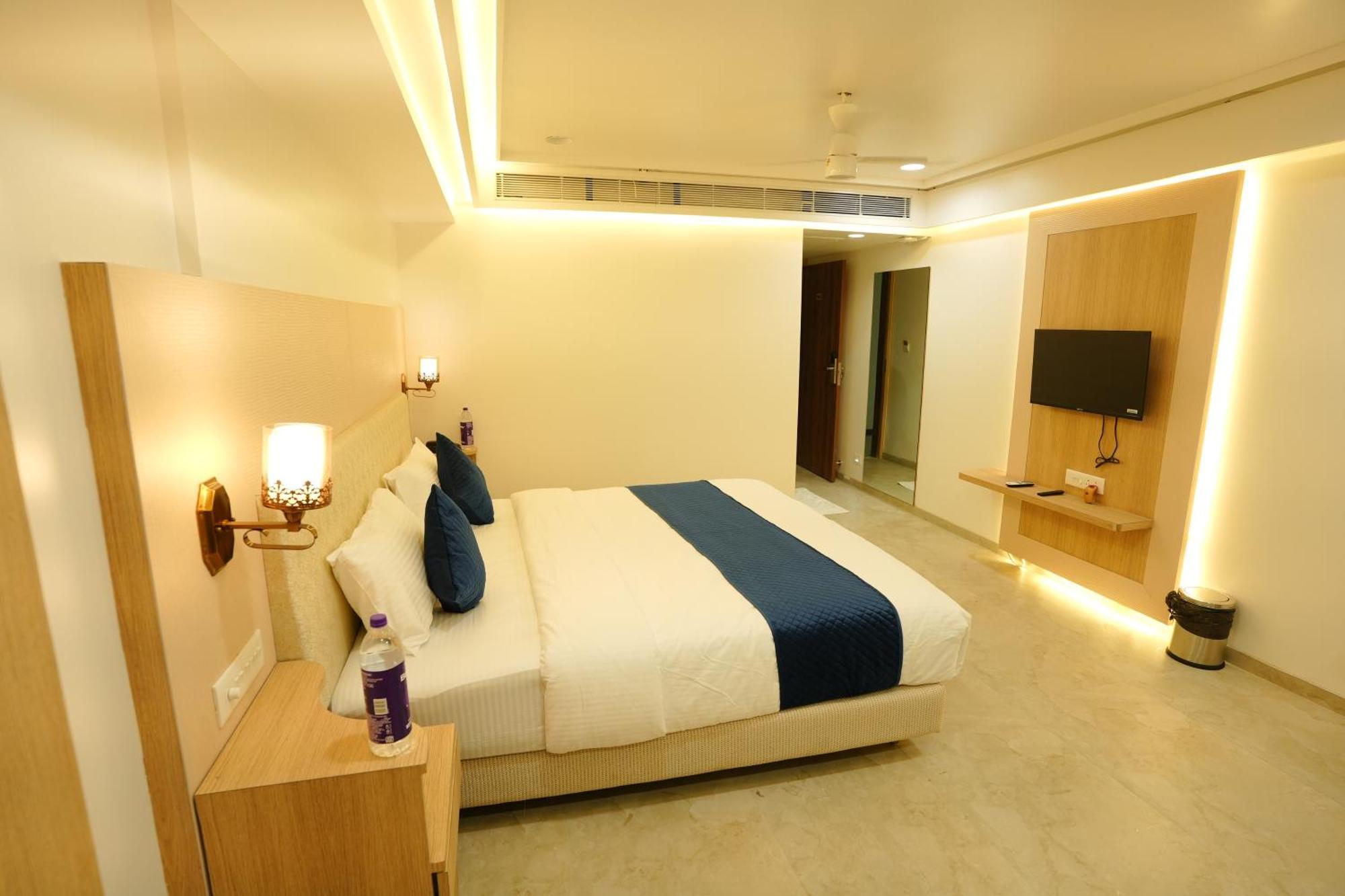 Hotel 6 Seasons, Koregoan Park, プネ エクステリア 写真