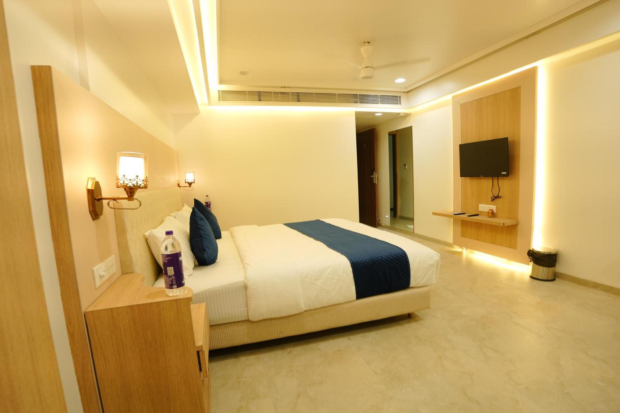 Hotel 6 Seasons, Koregoan Park, プネ エクステリア 写真