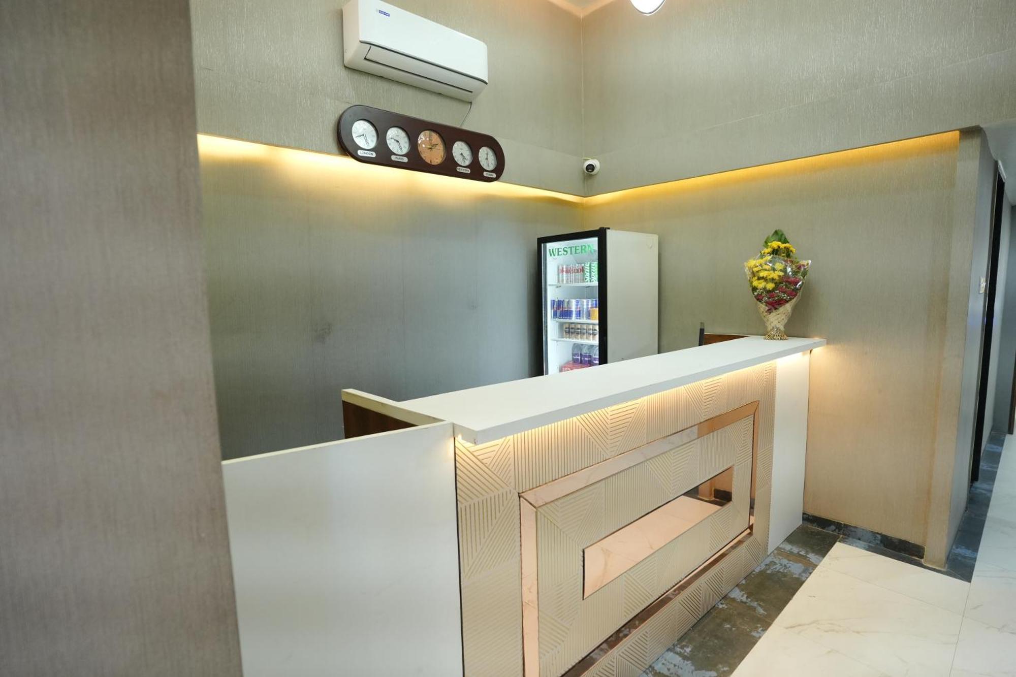 Hotel 6 Seasons, Koregoan Park, プネ エクステリア 写真