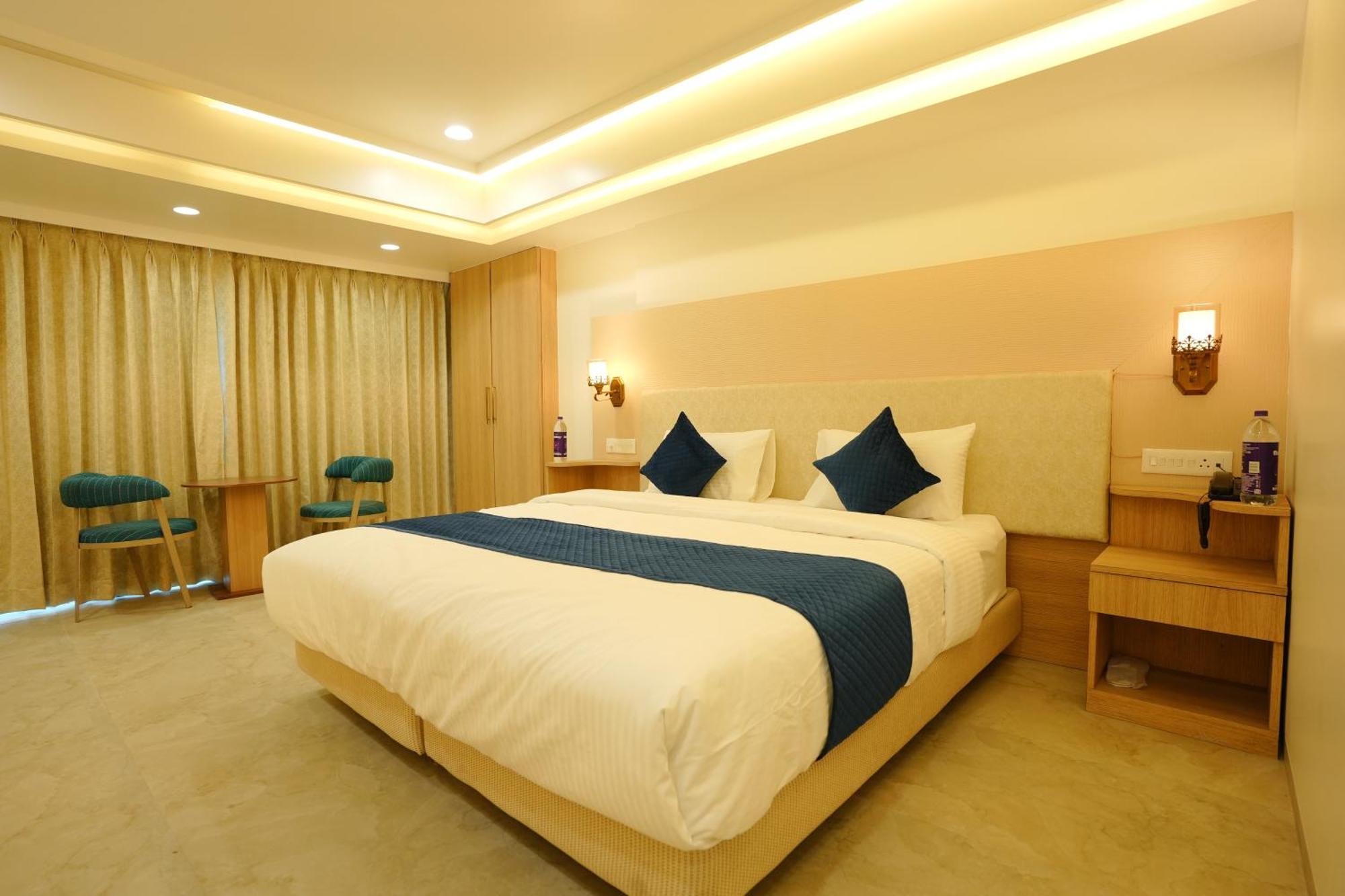 Hotel 6 Seasons, Koregoan Park, プネ エクステリア 写真