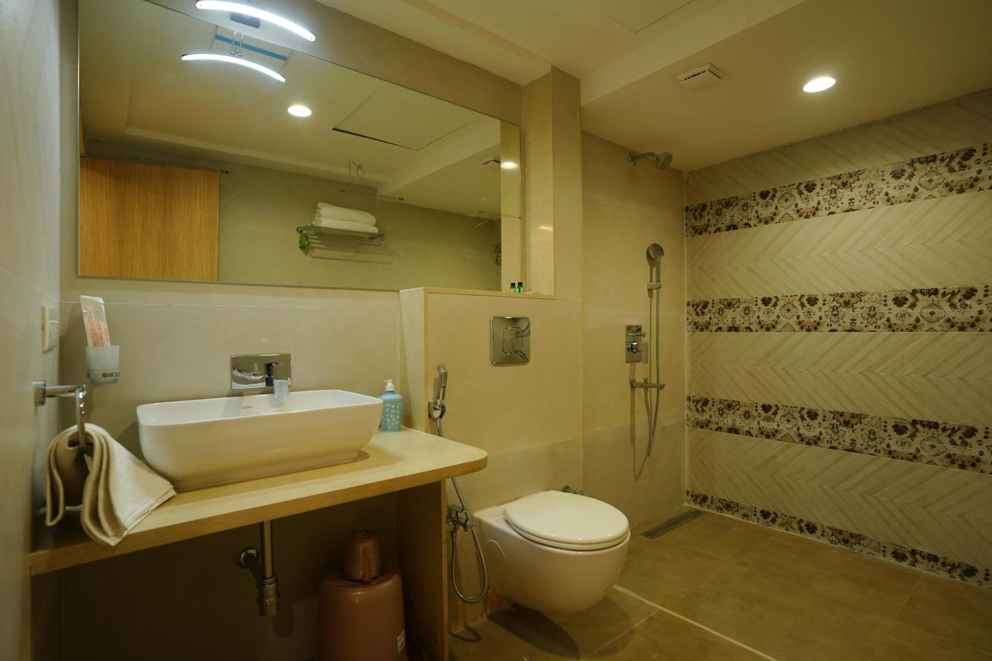 Hotel 6 Seasons, Koregoan Park, プネ エクステリア 写真