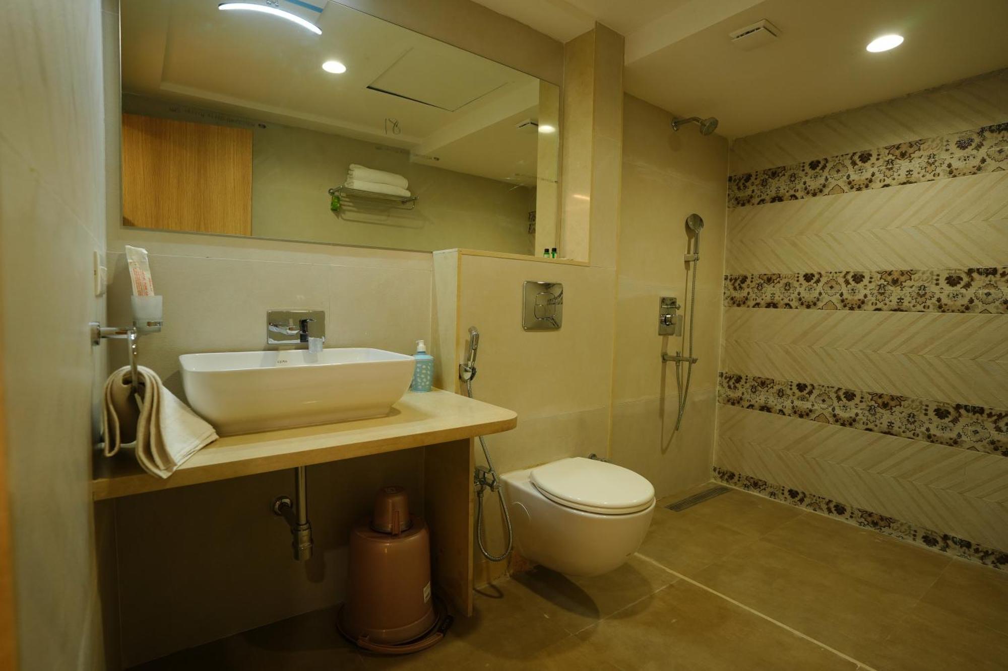 Hotel 6 Seasons, Koregoan Park, プネ エクステリア 写真