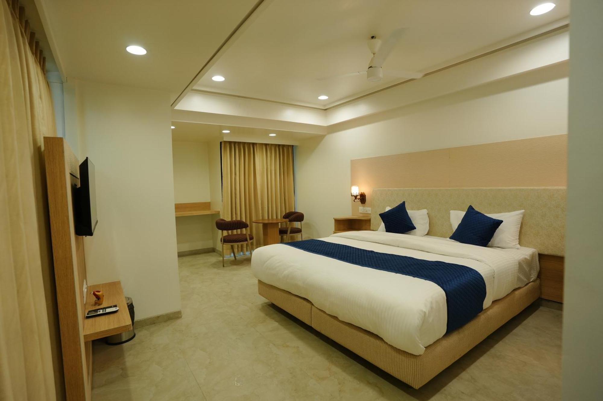 Hotel 6 Seasons, Koregoan Park, プネ エクステリア 写真