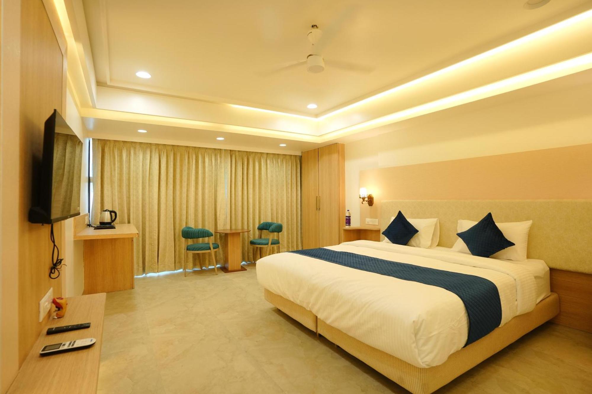Hotel 6 Seasons, Koregoan Park, プネ エクステリア 写真