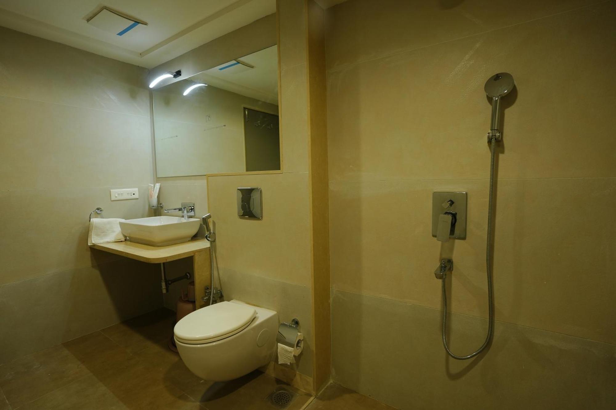 Hotel 6 Seasons, Koregoan Park, プネ エクステリア 写真