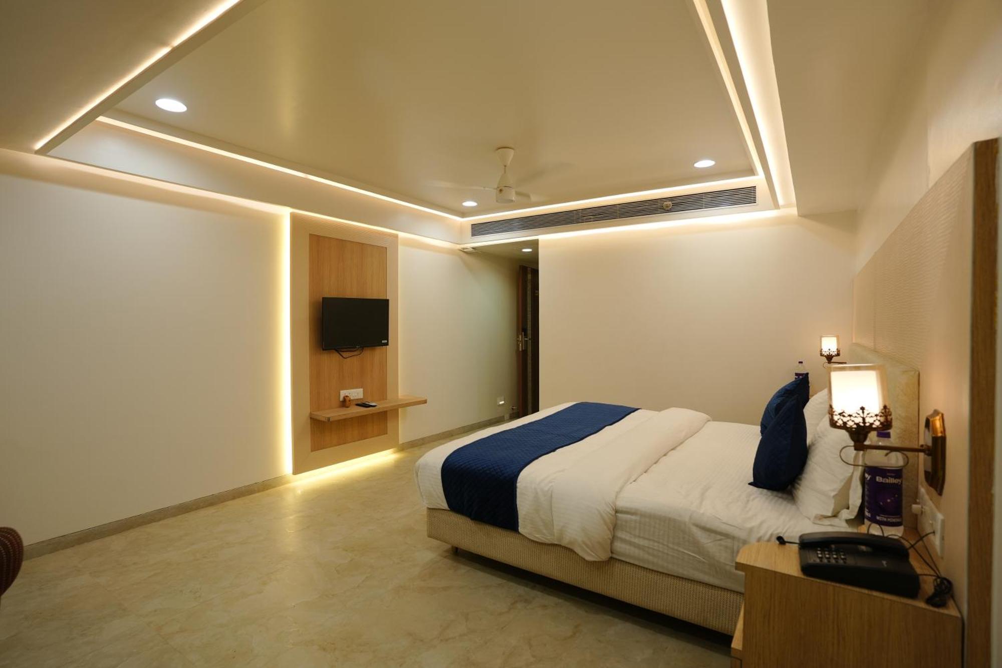 Hotel 6 Seasons, Koregoan Park, プネ エクステリア 写真