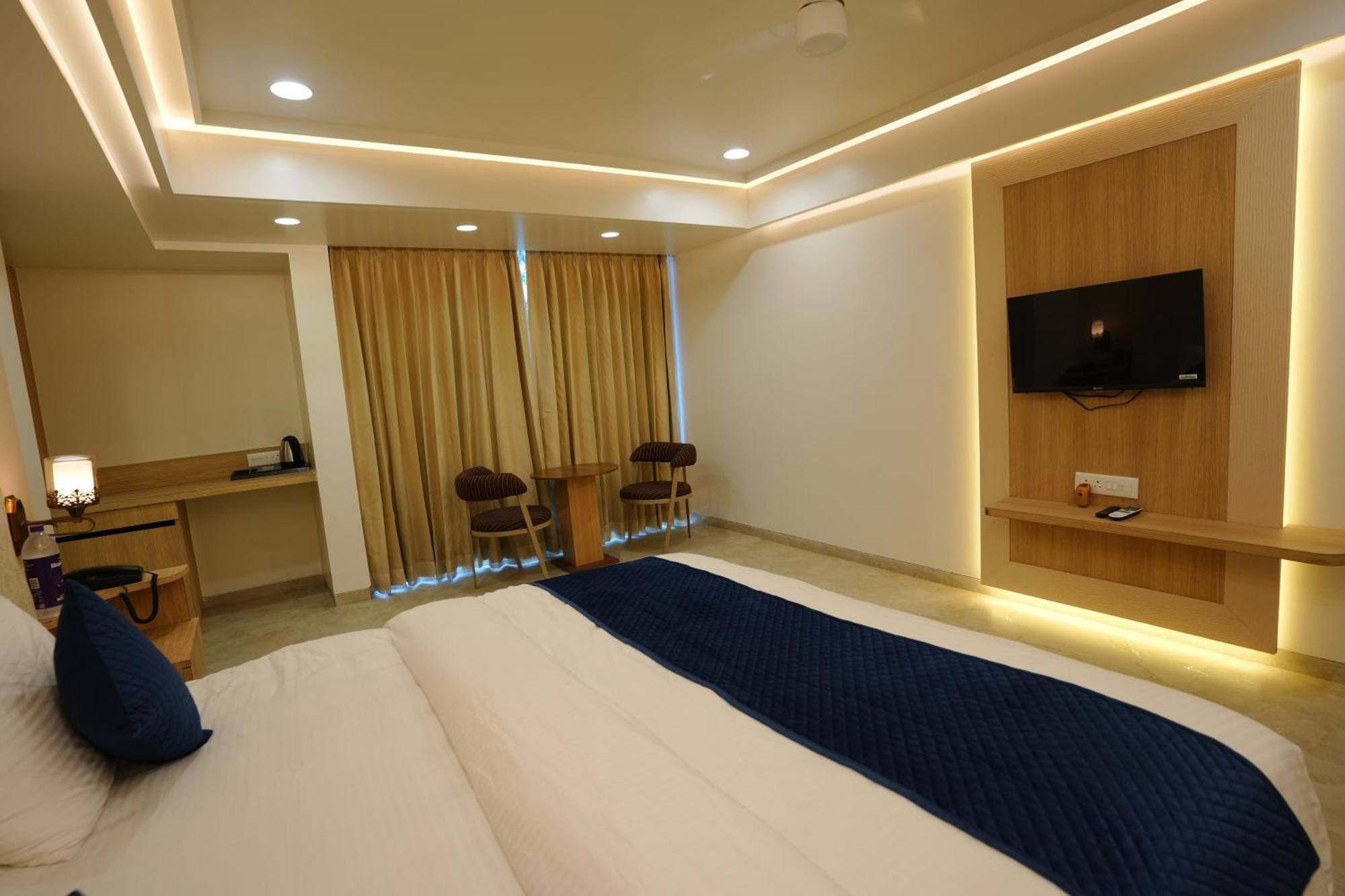 Hotel 6 Seasons, Koregoan Park, プネ エクステリア 写真