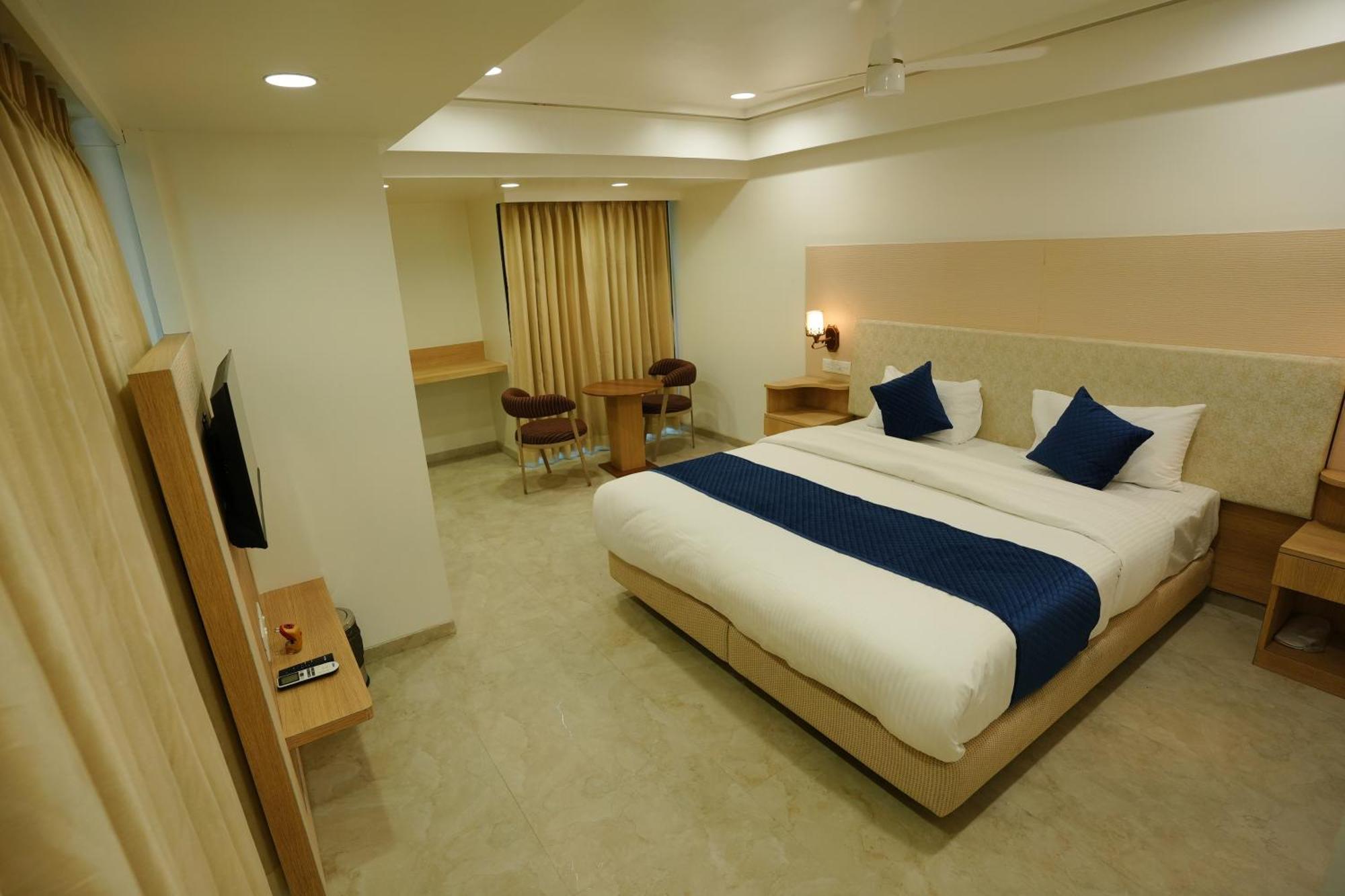 Hotel 6 Seasons, Koregoan Park, プネ エクステリア 写真