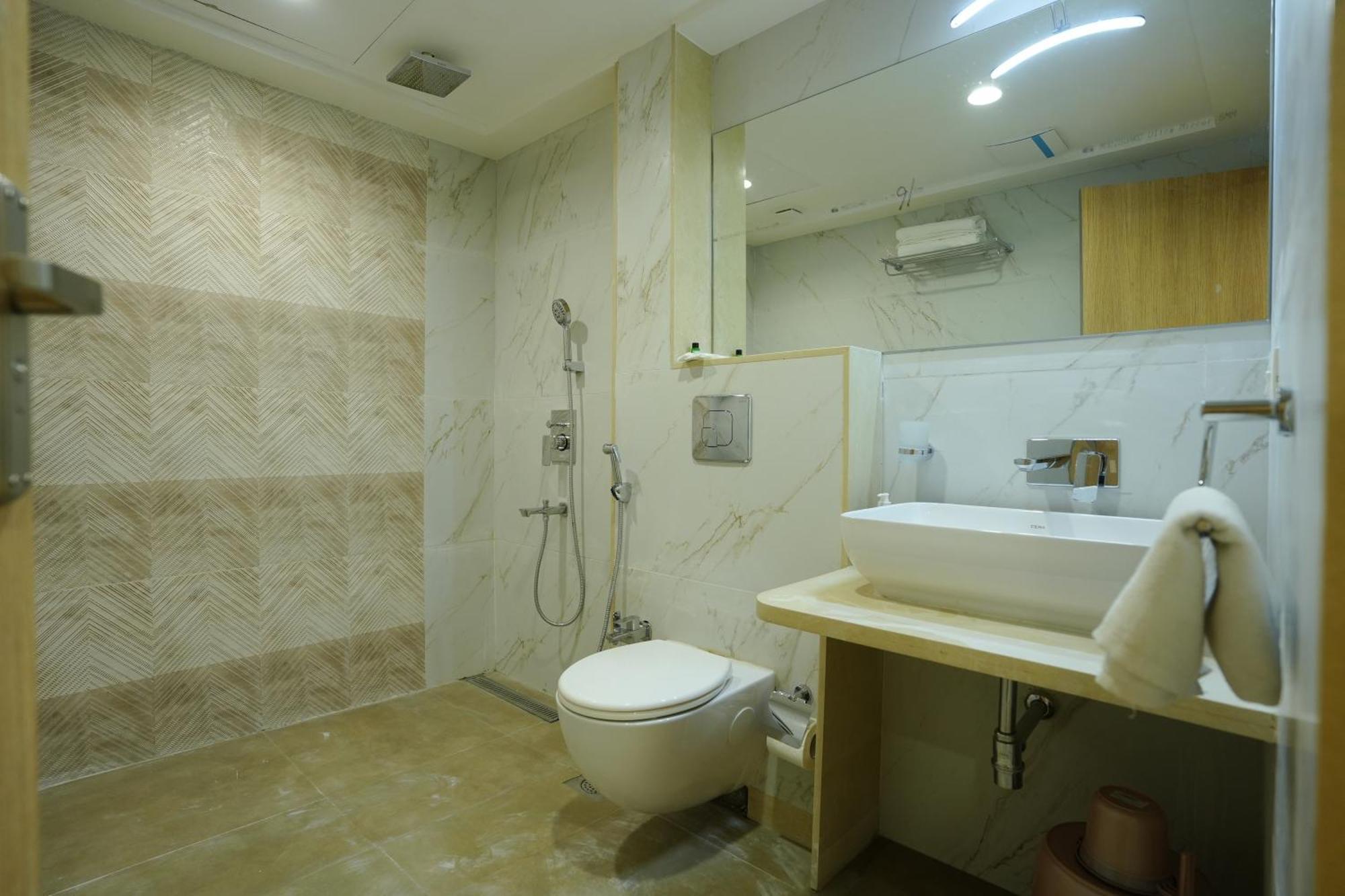 Hotel 6 Seasons, Koregoan Park, プネ エクステリア 写真